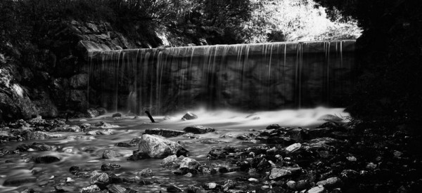 Langzeitbelichtung Wasserfall Die Langzeitbelichtung eines Wasserfalls